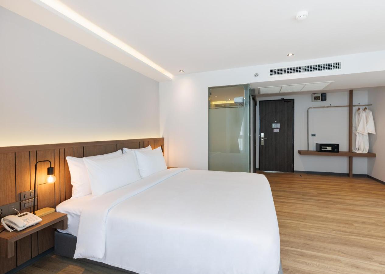 Pure Eleven Hotel Bangkok Makkasan Exterior foto