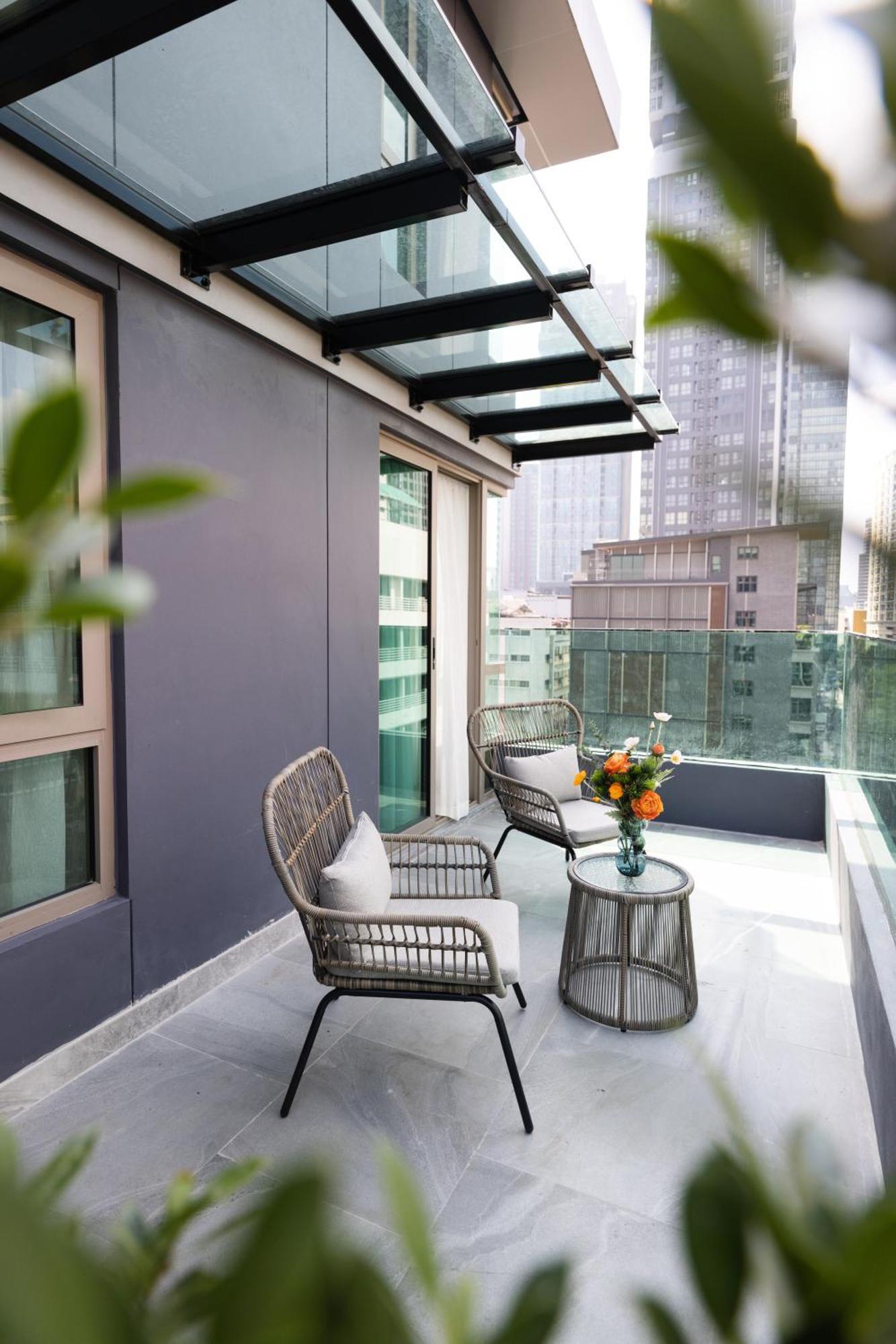 Pure Eleven Hotel Bangkok Makkasan Exterior foto