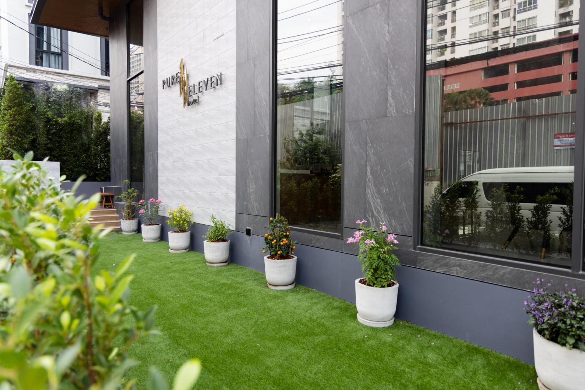 Pure Eleven Hotel Bangkok Makkasan Exterior foto
