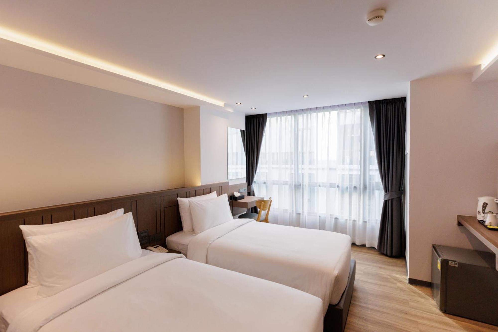 Pure Eleven Hotel Bangkok Makkasan Exterior foto